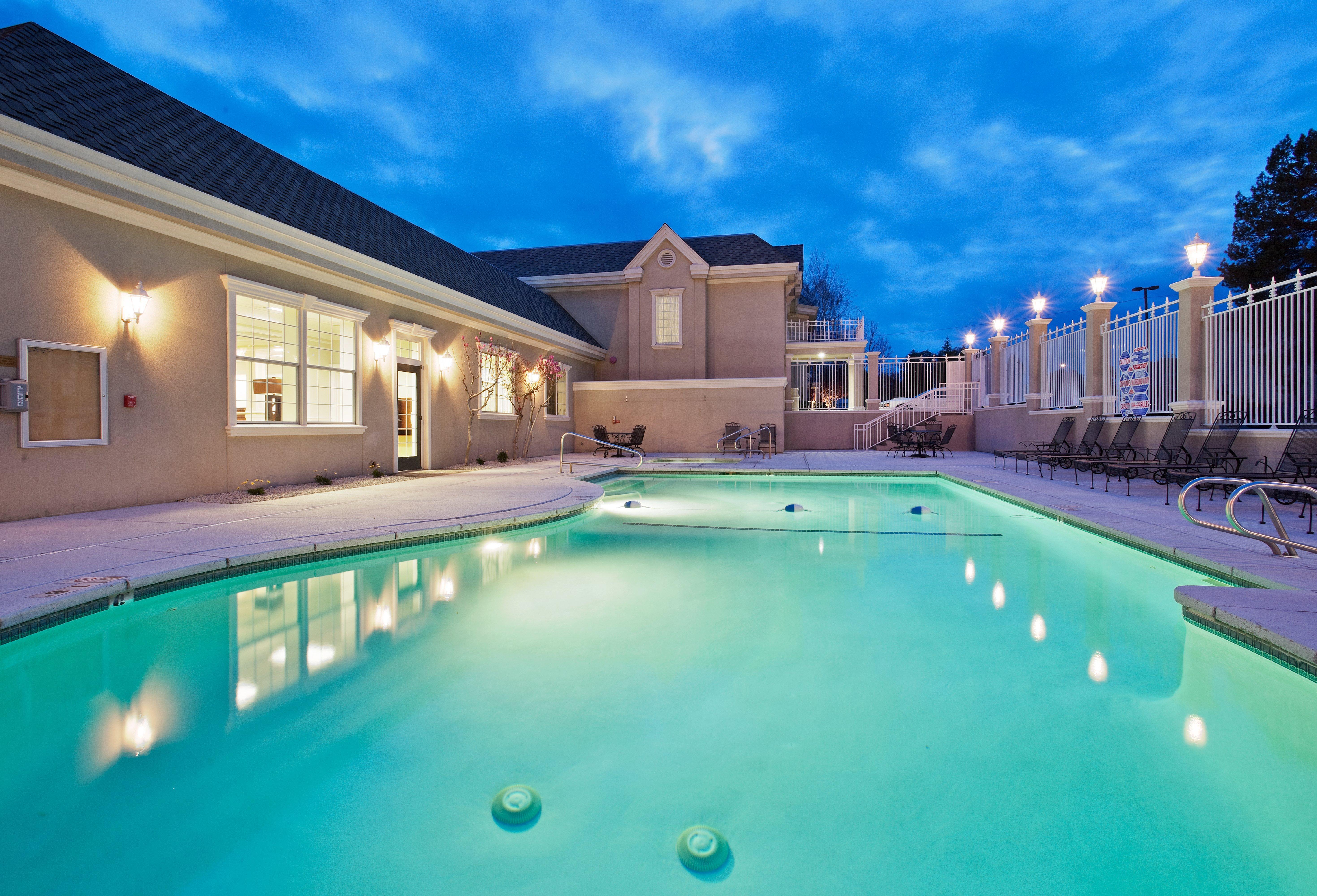 Holiday Inn Redding By Ihg Exterior photo